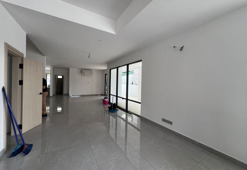 Taman Lifo Kolombog | 3 Storey Semi Detached