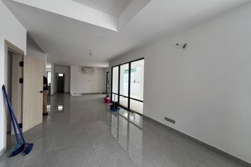 Taman Lifo Kolombog | 3 Storey Semi Detached