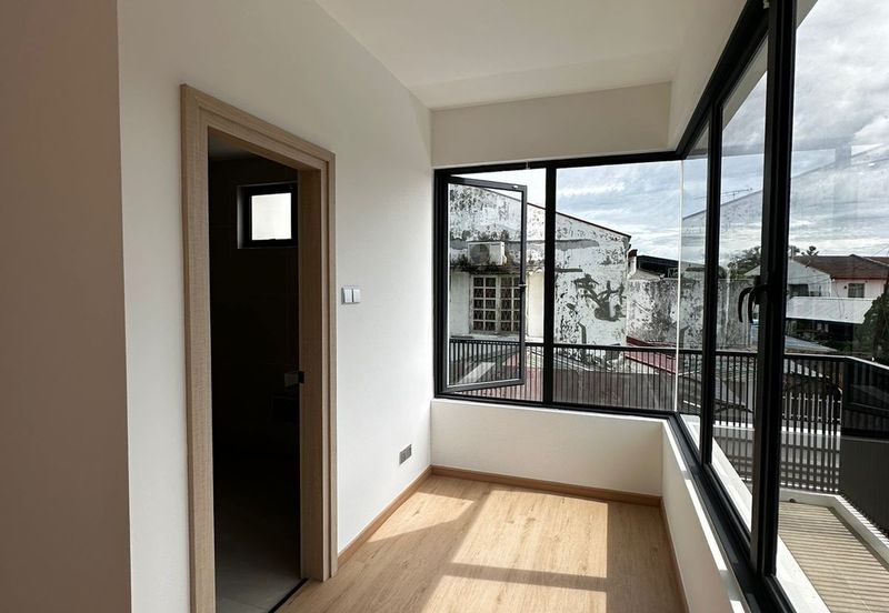 Taman Lifo Kolombog | 3 Storey Semi Detached