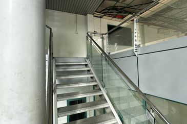 Kolombong Warehouse | 3 Storey | 9000sqft | For Rent