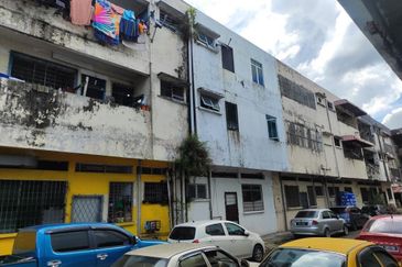 Inanam Baru | 3 Storey Intermediate Shoplot | Below Market Value | Inanam, Sabah