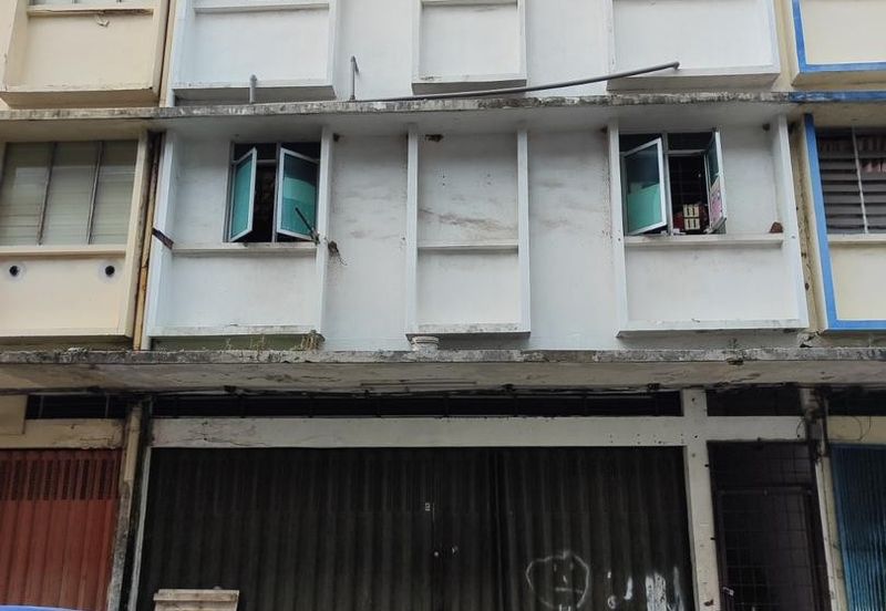 Inanam Baru | 3 Storey Intermediate Shoplot | Below Market Value | Inanam, Sabah