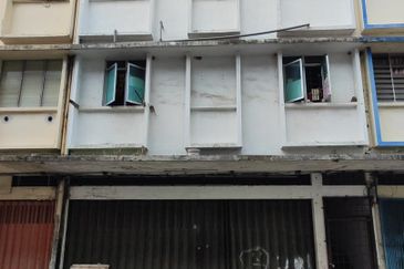 Inanam Baru | 3 Storey Intermediate Shoplot | Below Market Value | Inanam, Sabah