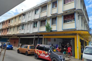 Inanam Baru | 3 Storey Intermediate Shoplot | Below Market Value | Inanam, Sabah