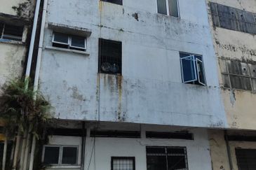 Inanam Baru | 3 Storey Intermediate Shoplot | Below Market Value | Inanam, Sabah