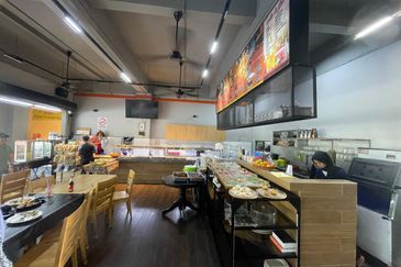 Harbour City | Ground Floor | Corner Unit | Restaurant Business | For Rent 
