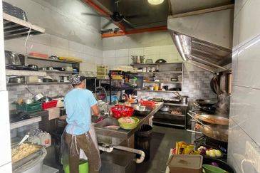 Harbour City | Ground Floor | Corner Unit | Restaurant Business | For Rent 