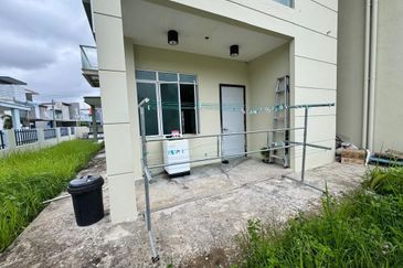 Taman Pertama Donggongon | 2 Storey Semi Detached House | 4R+4BR | Penampang