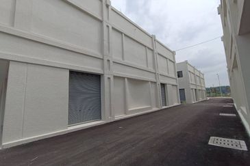 Brand New 2 Storey Shoplot For Rent, Serene Square Semenyih Kajang