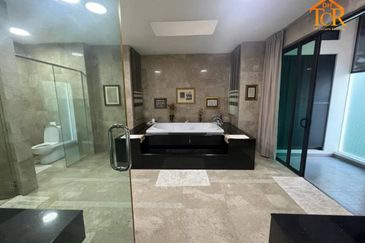 Duta Villa, Setia Alam