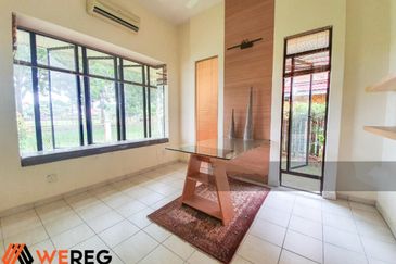 Glenmarie Cove Residence