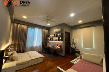 Nice Unit At Subang Heights 4 Storey Bungalow House for Sale