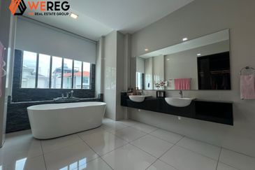 Nice Unit At Subang Heights 4 Storey Bungalow House for Sale