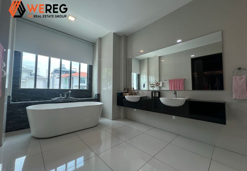 Nice Unit At Subang Heights 4 Storey Bungalow House for Sale