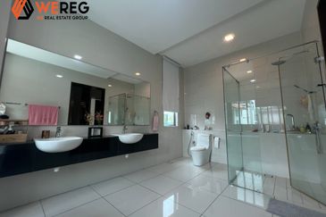 Nice Unit At Subang Heights 4 Storey Bungalow House for Sale