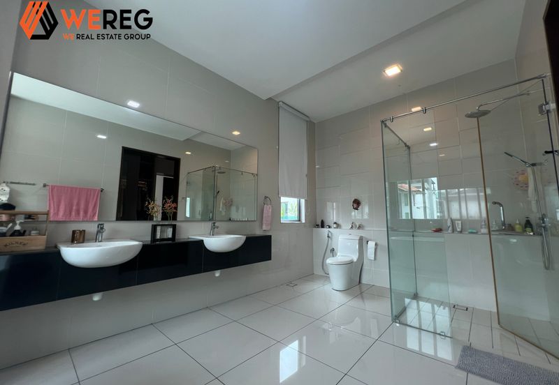 Nice Unit At Subang Heights 4 Storey Bungalow House for Sale