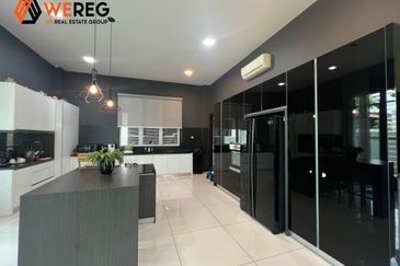 Nice Unit At Subang Heights 4 Storey Bungalow House for Sale