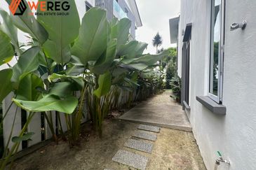 Nice Unit At Subang Heights 4 Storey Bungalow House for Sale