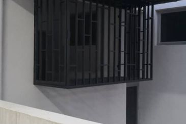 Azaria Apartment @ Bandar Paklands