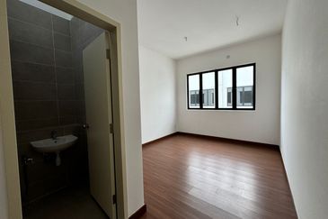 Setia Indah 9, Setia Alam