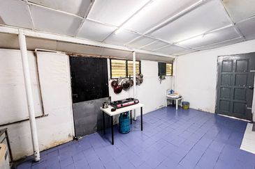 Jalan Akuamarin 7/21