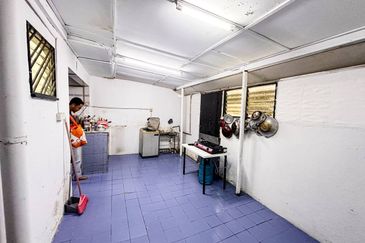 Jalan Akuamarin 7/21