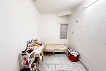 Jalan Akuamarin 7/21