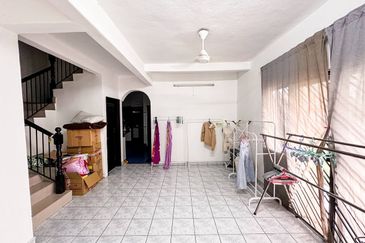 Jalan Akuamarin 7/21