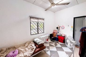 Jalan Akuamarin 7/21