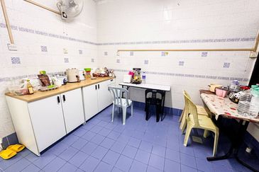 Jalan Akuamarin 7/21