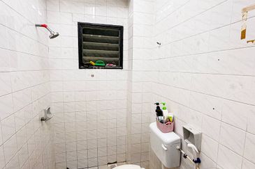 Jalan Akuamarin 7/21