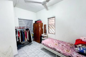 Jalan Akuamarin 7/21