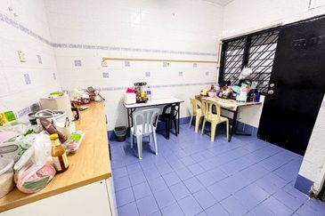 Jalan Akuamarin 7/21