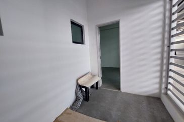 Oakland Commercial Centre