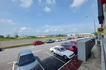 Oakland Commercial Centre