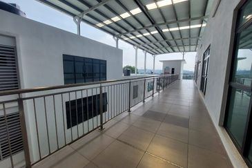 Oakland Commercial Centre