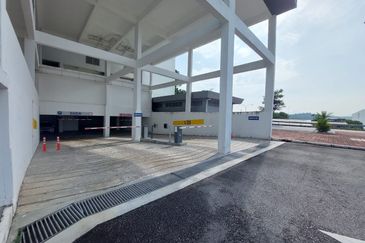 Oakland Commercial Centre