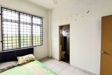 Dahlia Court Apartment