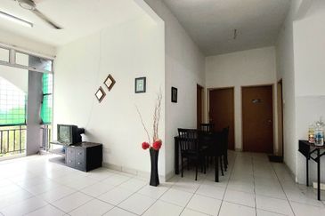 Dahlia Court Apartment