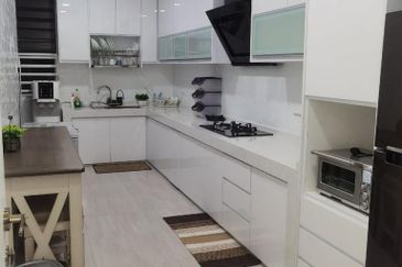 Corner Lot Double Storey Bukit Jelutong Murah Mewah Cantik