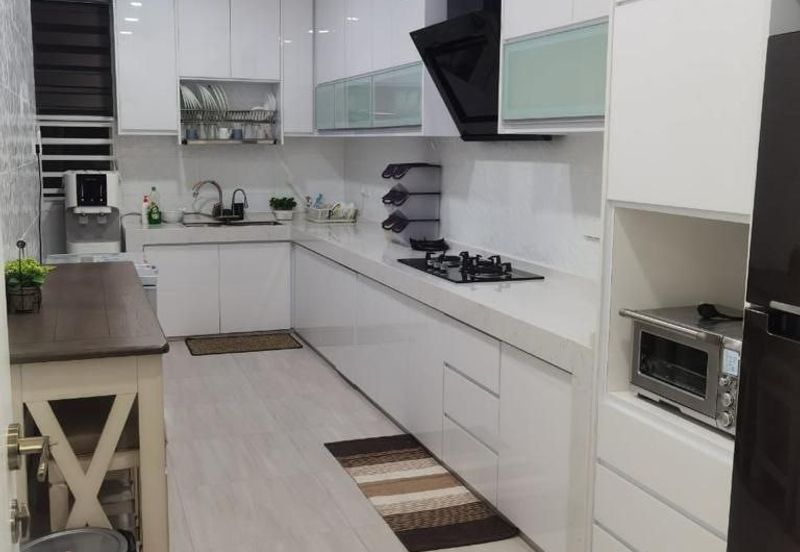 Corner Lot Double Storey Bukit Jelutong Murah Mewah Cantik