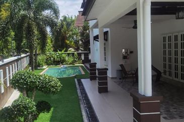 Corner Lot Double Storey Bukit Jelutong Murah Mewah Cantik