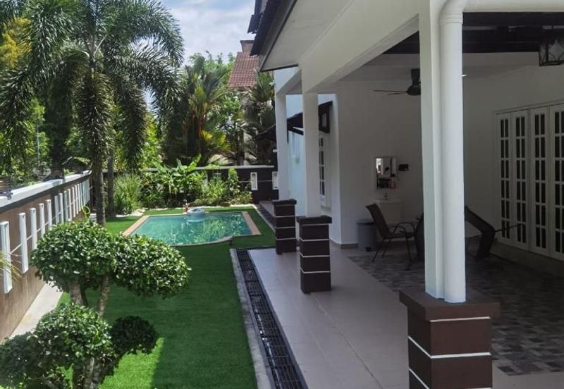 Corner Lot Double Storey Bukit Jelutong Murah Mewah Cantik