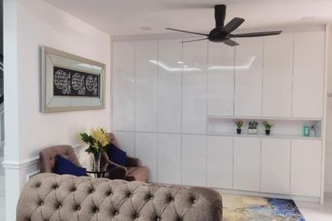 Corner Lot Double Storey Bukit Jelutong Murah Mewah Cantik