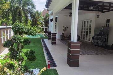 Corner Lot Double Storey Bukit Jelutong Murah Mewah Cantik