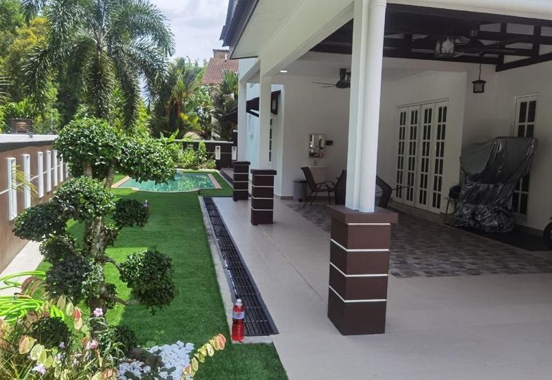 Corner Lot Double Storey Bukit Jelutong Murah Mewah Cantik