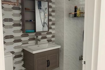 Corner Lot Double Storey Bukit Jelutong Murah Mewah Cantik