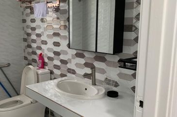 Corner Lot Double Storey Bukit Jelutong Murah Mewah Cantik