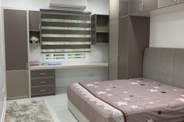 Corner Lot Double Storey Bukit Jelutong Murah Mewah Cantik