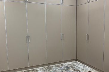 Corner Lot Double Storey Bukit Jelutong Murah Mewah Cantik